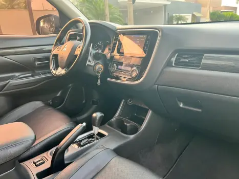 MITSUBISHI Outlander 3.0 V6 24V 4P GT 4X4 AUTOMÁTICO, Foto 9