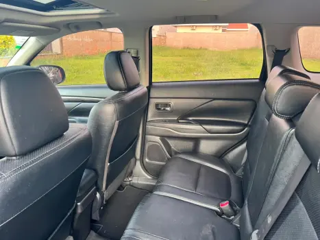 MITSUBISHI Outlander 3.0 V6 24V 4P GT 4X4 AUTOMÁTICO, Foto 12