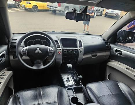 MITSUBISHI Pajero 3.5 V6 24V 4P FLEX HPE 4X4 AUTOMÁTICO, Foto 7 MITSUBISHI Pajero 3.5 V6 24V 4P FLEX HPE 4X4 AUTOMÁTICO, Foto 7