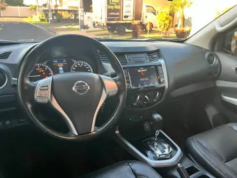 NISSAN Frontier 2.3 ATTACK CABINE DUPLA 4X4 BI-TURBO DIESEL AUTOM�TICO, Foto 9