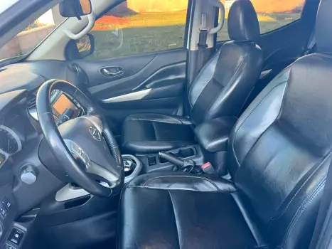 NISSAN Frontier 2.3 ATTACK CABINE DUPLA 4X4 BI-TURBO DIESEL AUTOM�TICO, Foto 11