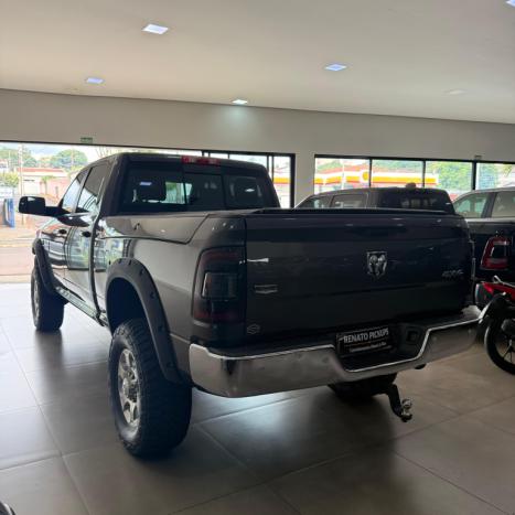 RAM 2500 6.7 I6 24V SLT CABINE DUPLA TURBO DIESEL LARAMIE 4X4 AUTOM�TICO, Foto 2