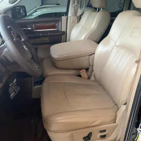 RAM 2500 6.7 I6 24V SLT CABINE DUPLA TURBO DIESEL LARAMIE 4X4 AUTOM�TICO, Foto 7