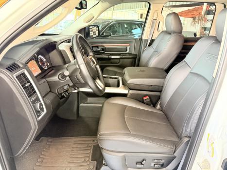 RAM Classic 5.7 V8 32V 4P HEMI LARAMIE AUTOMÁTICO, Foto 2