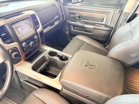 RAM Classic 5.7 V8 32V 4P HEMI LARAMIE AUTOMÁTICO, Foto 3
