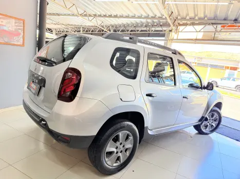 RENAULT Duster 1.6 16V 4P FLEX SCE AUTHENTIQUE X-TRONIC AUTOM�TICO, Foto 5