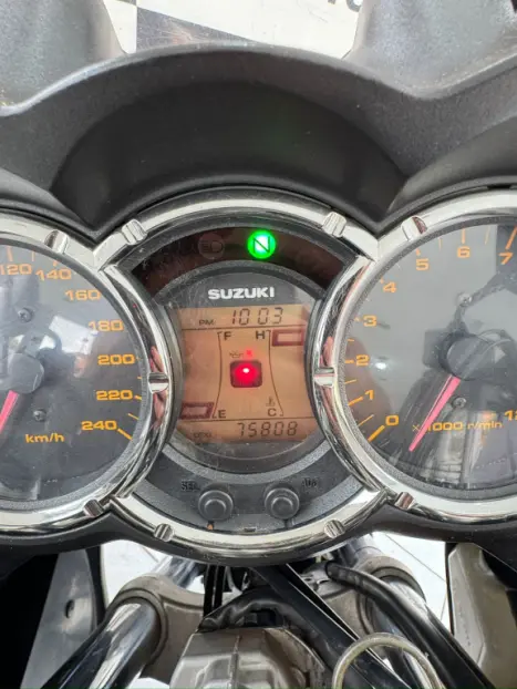 SUZUKI V-Strom DL 1000 , Foto 4