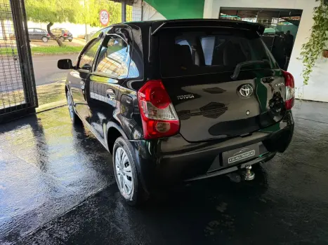 TOYOTA Etios Hatch 1.3 16V 4P FLEX X, Foto 6