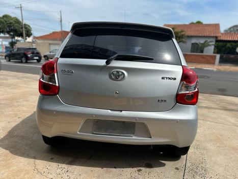 TOYOTA Etios Hatch 1.3 16V 4P FLEX X, Foto 5