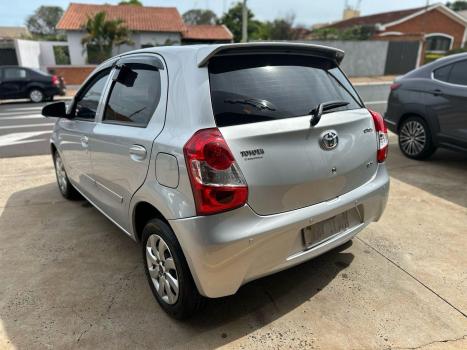 TOYOTA Etios Hatch 1.3 16V 4P FLEX X, Foto 6