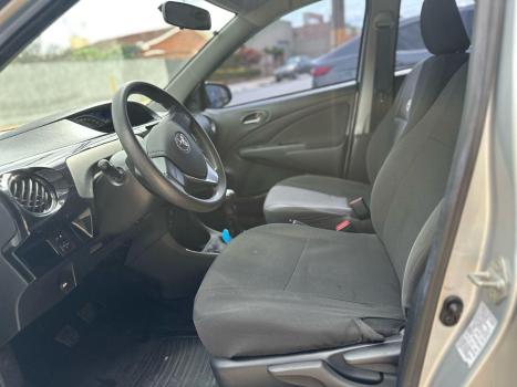 TOYOTA Etios Hatch 1.3 16V 4P FLEX X, Foto 8