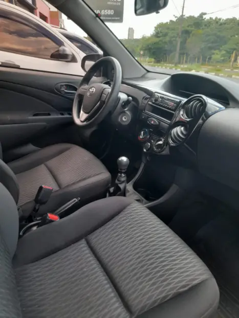 TOYOTA Etios Hatch 1.3 16V 4P FLEX X, Foto 6