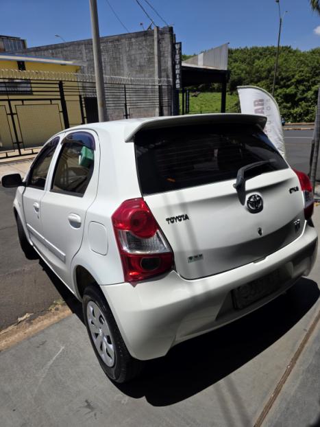 TOYOTA Etios Hatch 1.3 16V 4P FLEX X, Foto 2