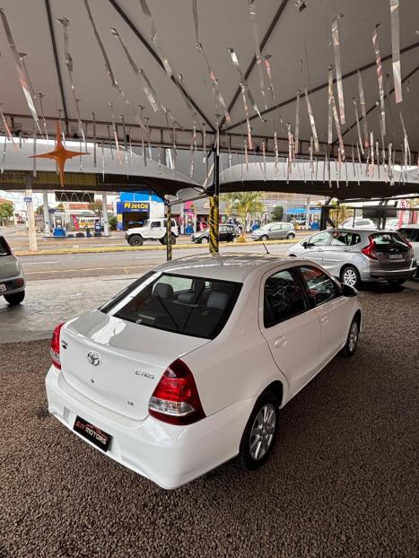 TOYOTA Etios Sedan 1.5 16V 4P FLEX X PLUS AUTOMTICO, Foto 8