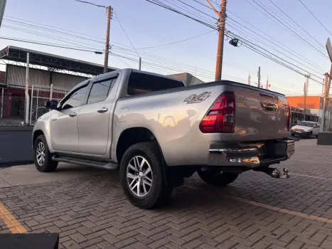 TOYOTA Hilux Caminhonete 2.8 16V SRV 4X4 DIESEL CABINE DUPLA AUTOMTICO, Foto 4