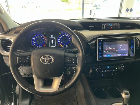 TOYOTA Hilux Caminhonete 2.7 16V 4P SRV FLEX CABINE DUPLA AUTOM�TICO, Foto 2