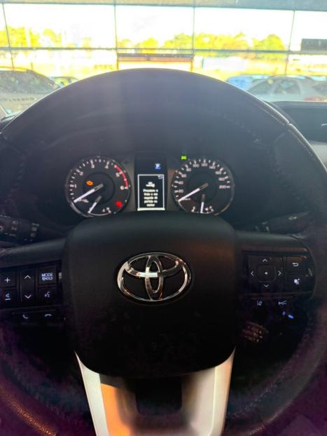 TOYOTA Hilux Caminhonete 2.8 16V SRX 4X4 TURBO DIESEL CABINE DUPLA AUTOM�TICO, Foto 8