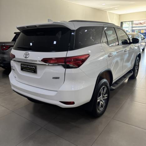 TOYOTA Hilux SW4 2.7 16V 4P FLEX SR 7 LUGARES AUTOMTICO, Foto 5