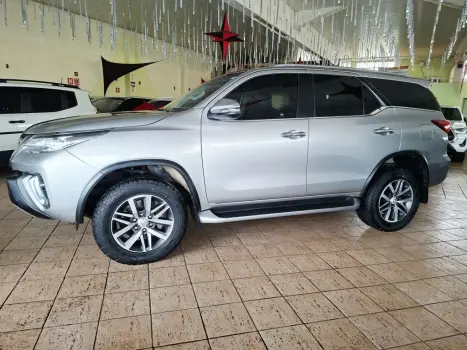TOYOTA Hilux SW4 2.7 16V 4P FLEX SRV 7 LUGARES AUTOMÁTICO, Foto 2