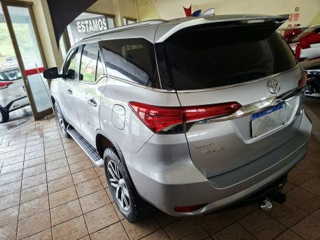 TOYOTA Hilux SW4 2.7 16V 4P FLEX SRV 7 LUGARES AUTOMÁTICO, Foto 3