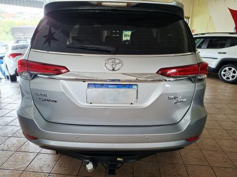 TOYOTA Hilux SW4 2.7 16V 4P FLEX SRV 7 LUGARES AUTOMÁTICO, Foto 4