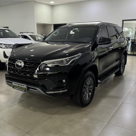 TOYOTA Hilux SW4 2.8 16V 4P SRX 4X4 7 LUGARES TURBO DIESEL AUTOMÁTICO, Foto 2 TOYOTA Hilux SW4 2.8 16V 4P SRX 4X4 7 LUGARES TURBO DIESEL AUTOMÁTICO, Foto 2