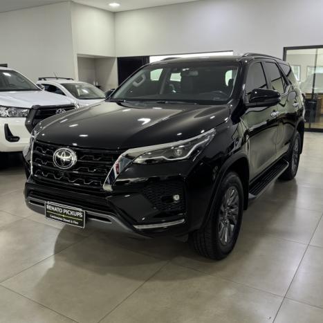 TOYOTA Hilux SW4 2.8 16V 4P SRX 4X4 7 LUGARES TURBO DIESEL AUTOMÁTICO, Foto 3 TOYOTA Hilux SW4 2.8 16V 4P SRX 4X4 7 LUGARES TURBO DIESEL AUTOMÁTICO, Foto 3