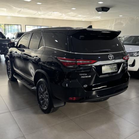 TOYOTA Hilux SW4 2.8 16V 4P SRX 4X4 7 LUGARES TURBO DIESEL AUTOMÁTICO, Foto 6 TOYOTA Hilux SW4 2.8 16V 4P SRX 4X4 7 LUGARES TURBO DIESEL AUTOMÁTICO, Foto 6