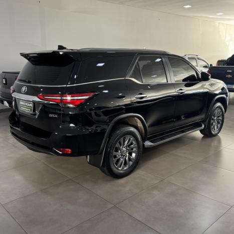 TOYOTA Hilux SW4 2.8 16V 4P SRX 4X4 7 LUGARES TURBO DIESEL AUTOMÁTICO, Foto 8 TOYOTA Hilux SW4 2.8 16V 4P SRX 4X4 7 LUGARES TURBO DIESEL AUTOMÁTICO, Foto 8