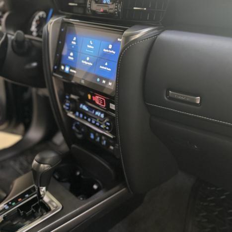 TOYOTA Hilux SW4 2.8 16V 4P SRX 4X4 7 LUGARES TURBO DIESEL AUTOMÁTICO, Foto 9 TOYOTA Hilux SW4 2.8 16V 4P SRX 4X4 7 LUGARES TURBO DIESEL AUTOMÁTICO, Foto 9