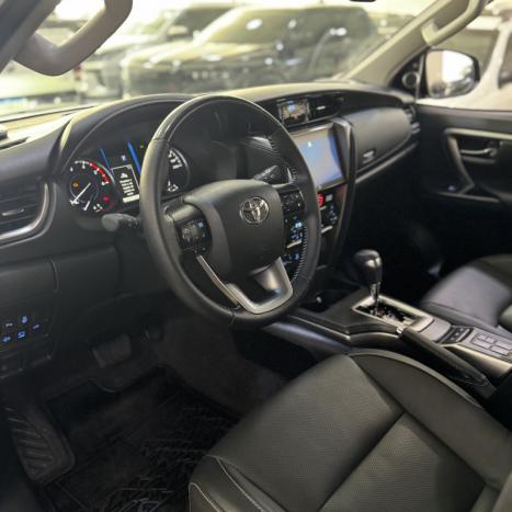 TOYOTA Hilux SW4 2.8 16V 4P SRX 4X4 7 LUGARES TURBO DIESEL AUTOMÁTICO, Foto 13 TOYOTA Hilux SW4 2.8 16V 4P SRX 4X4 7 LUGARES TURBO DIESEL AUTOMÁTICO, Foto 13