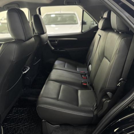 TOYOTA Hilux SW4 2.8 16V 4P SRX 4X4 7 LUGARES TURBO DIESEL AUTOMÁTICO, Foto 14 TOYOTA Hilux SW4 2.8 16V 4P SRX 4X4 7 LUGARES TURBO DIESEL AUTOMÁTICO, Foto 14