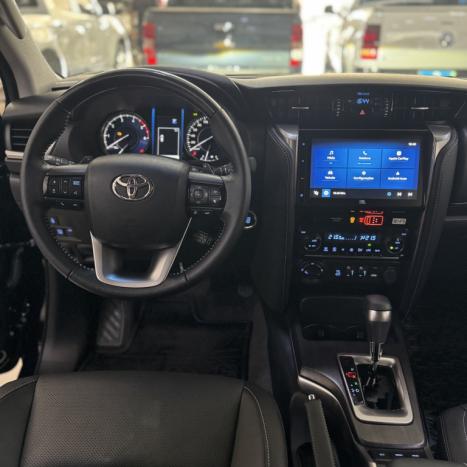 TOYOTA Hilux SW4 2.8 16V 4P SRX 4X4 7 LUGARES TURBO DIESEL AUTOMÁTICO, Foto 15 TOYOTA Hilux SW4 2.8 16V 4P SRX 4X4 7 LUGARES TURBO DIESEL AUTOMÁTICO, Foto 15