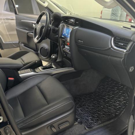 TOYOTA Hilux SW4 2.8 16V 4P SRX 4X4 7 LUGARES TURBO DIESEL AUTOMÁTICO, Foto 16 TOYOTA Hilux SW4 2.8 16V 4P SRX 4X4 7 LUGARES TURBO DIESEL AUTOMÁTICO, Foto 16