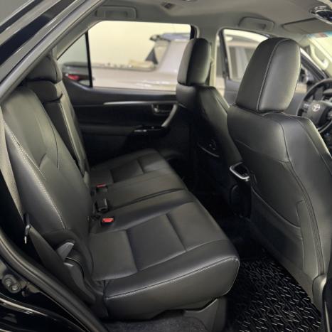 TOYOTA Hilux SW4 2.8 16V 4P SRX 4X4 7 LUGARES TURBO DIESEL AUTOMÁTICO, Foto 17 TOYOTA Hilux SW4 2.8 16V 4P SRX 4X4 7 LUGARES TURBO DIESEL AUTOMÁTICO, Foto 17