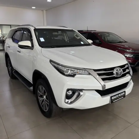 TOYOTA Hilux SW4 2.8 4P SRX 4X4 TURBO DIESEL AUTOMTICO, Foto 1
