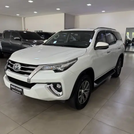 TOYOTA Hilux SW4 2.8 4P SRX 4X4 TURBO DIESEL AUTOMTICO, Foto 2