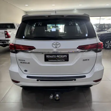 TOYOTA Hilux SW4 2.8 4P SRX 4X4 TURBO DIESEL AUTOMTICO, Foto 6