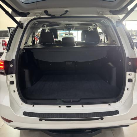 TOYOTA Hilux SW4 2.8 4P SRX 4X4 TURBO DIESEL AUTOMTICO, Foto 8