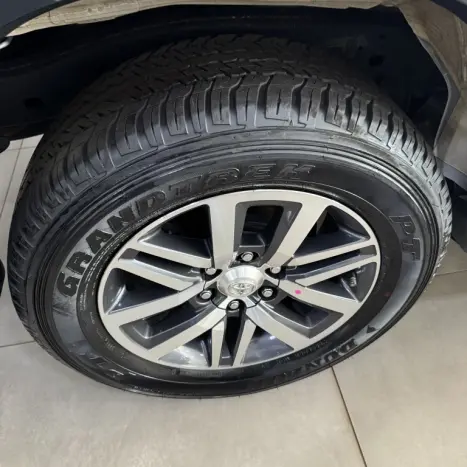 TOYOTA Hilux SW4 2.8 4P SRX 4X4 TURBO DIESEL AUTOMTICO, Foto 10