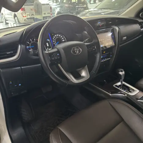 TOYOTA Hilux SW4 2.8 4P SRX 4X4 TURBO DIESEL AUTOMTICO, Foto 14