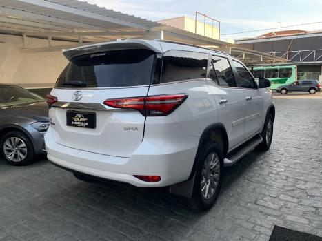 TOYOTA Hilux SW4 2.8 16V 4P SRX PLATINUM 4X4 7 LUGARES TURBO DIESEL AUTOMTICO, Foto 4