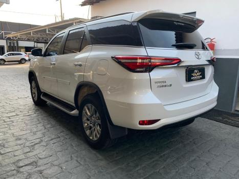 TOYOTA Hilux SW4 2.8 16V 4P SRX PLATINUM 4X4 7 LUGARES TURBO DIESEL AUTOMTICO, Foto 6