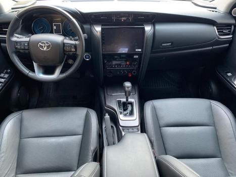 TOYOTA Hilux SW4 2.8 16V 4P SRX PLATINUM 4X4 7 LUGARES TURBO DIESEL AUTOMTICO, Foto 8