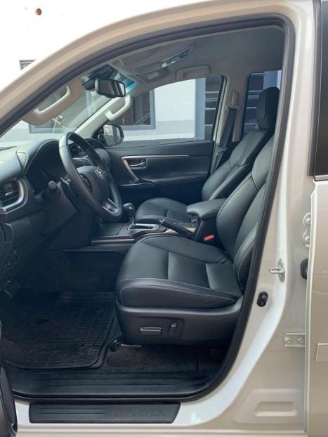 TOYOTA Hilux SW4 2.8 16V 4P SRX PLATINUM 4X4 7 LUGARES TURBO DIESEL AUTOMTICO, Foto 9