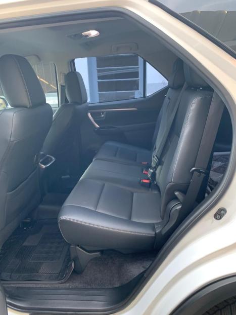 TOYOTA Hilux SW4 2.8 16V 4P SRX PLATINUM 4X4 7 LUGARES TURBO DIESEL AUTOMTICO, Foto 10