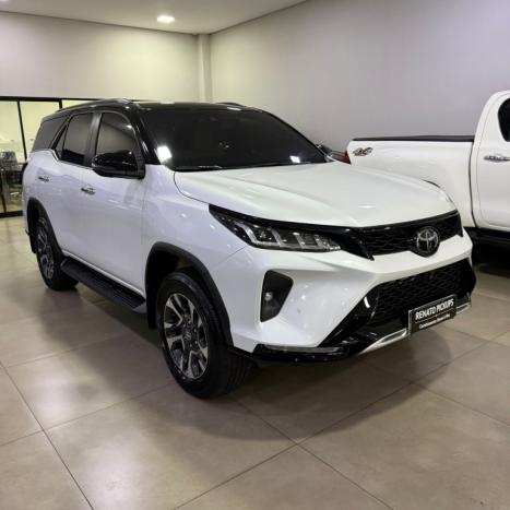 TOYOTA Hilux SW4 2.8 4P SRX 4X4 DIAMOND 7 LUGARES TURBO DIESEL AUTOM�TICO, Foto 1