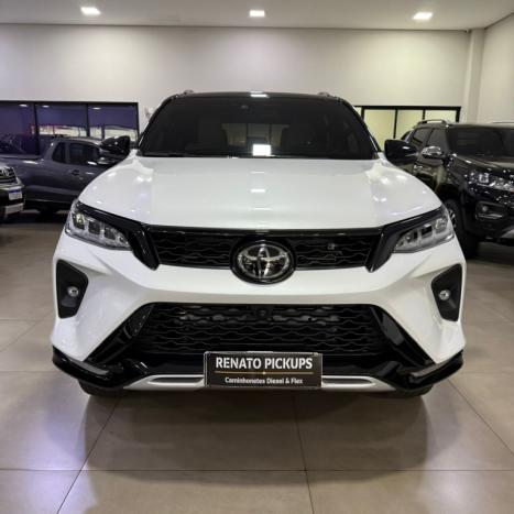 TOYOTA Hilux SW4 2.8 4P SRX 4X4 DIAMOND 7 LUGARES TURBO DIESEL AUTOM�TICO, Foto 2