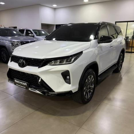 TOYOTA Hilux SW4 2.8 4P SRX 4X4 DIAMOND 7 LUGARES TURBO DIESEL AUTOM�TICO, Foto 3