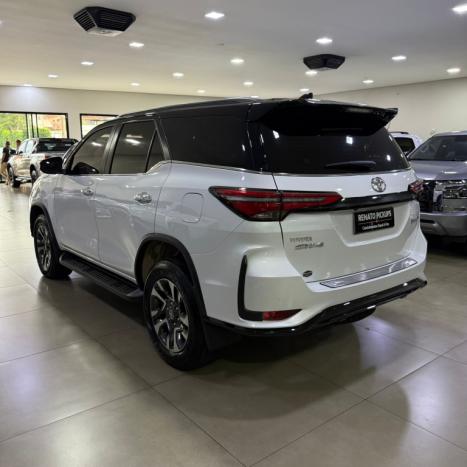 TOYOTA Hilux SW4 2.8 4P SRX 4X4 DIAMOND 7 LUGARES TURBO DIESEL AUTOM�TICO, Foto 4